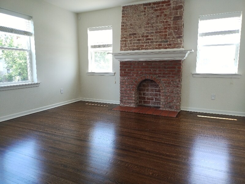 Building Photo - 1312 S Quaker Ave