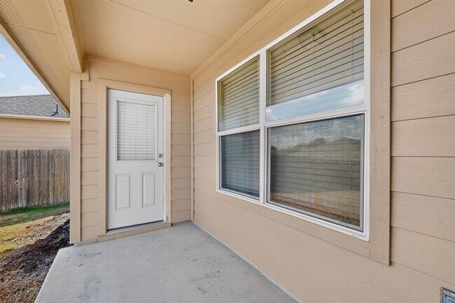 Building Photo - 402 Pentire Way