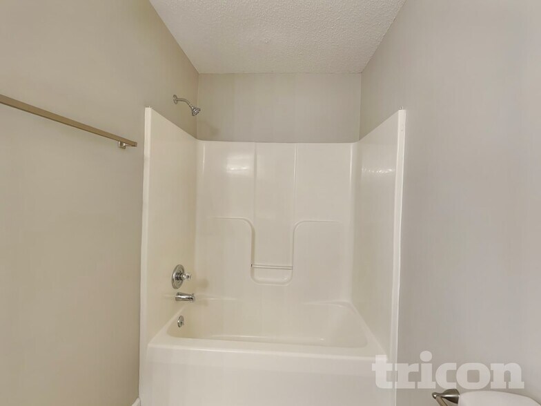 Building Photo - 622 Ashley Oaks Dr