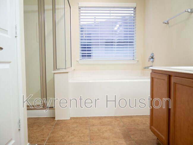 Building Photo - 47 Wickerdale Pl