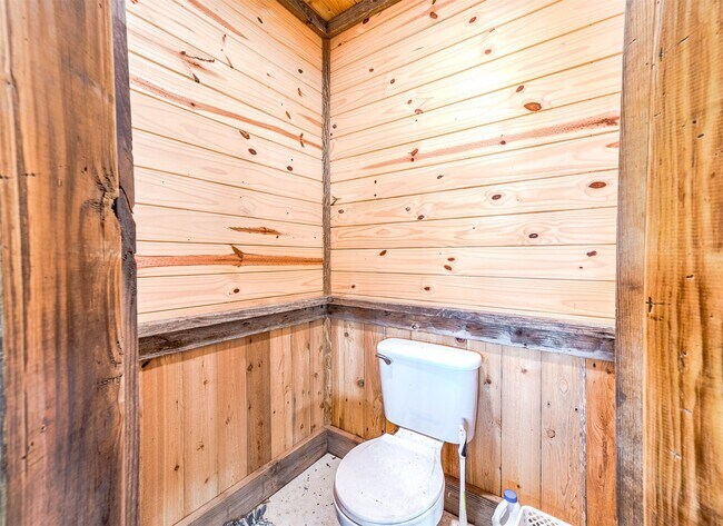 Building Photo - 302 Palm Dr