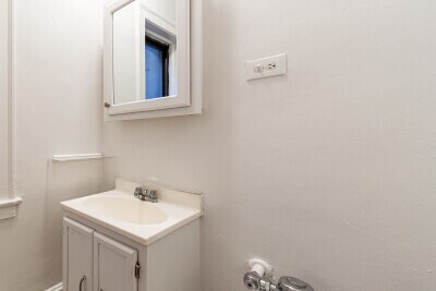 Building Photo - 3912 N Janssen Ave