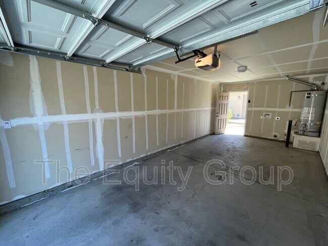 Building Photo - 2133 W Lark Ave