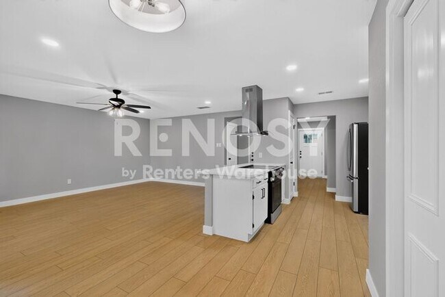 Building Photo - Completely Refreshed Arlington Home