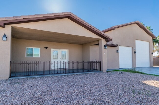 Building Photo - RV GARAGE | Single Story | Furnished Or Unfurnished