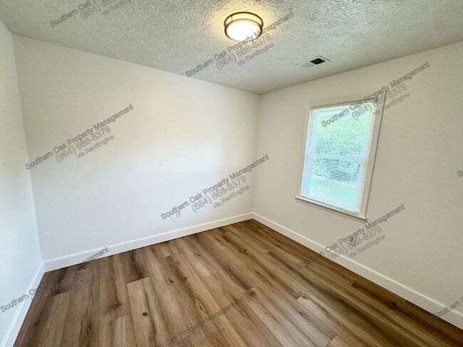 Building Photo - 104 Caron Ln