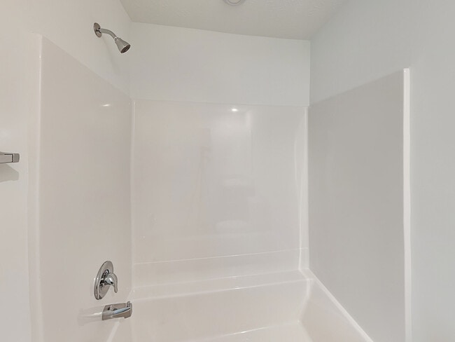 Building Photo - 2056 White Oak Ln