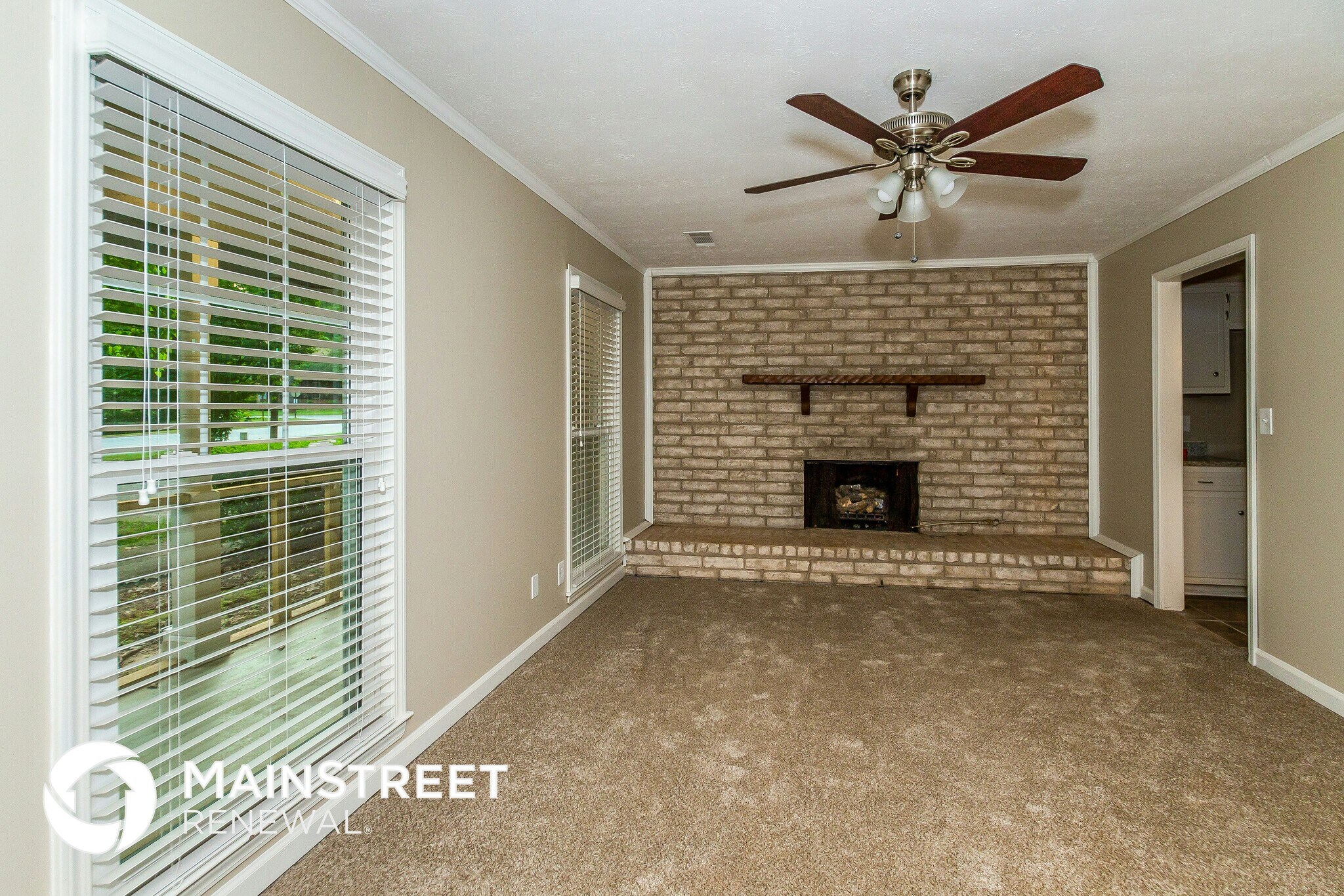 Building Photo - 2135 Pinewood Dr