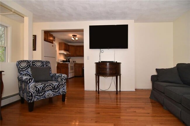 Building Photo - 390 Pendar Rd