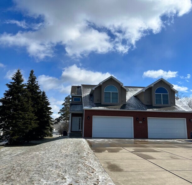 Building Photo - 4698 Brompton Dr