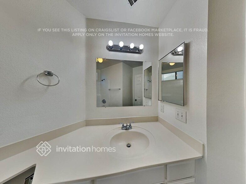 Building Photo - 8049 Streamside Ct