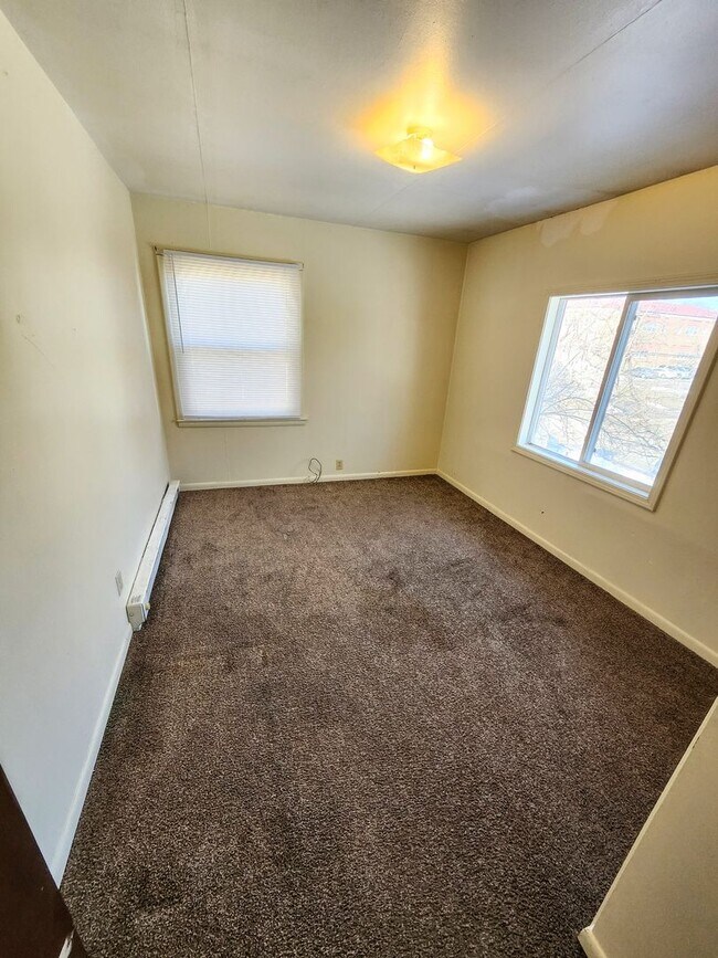 Building Photo - 534 E Bradford St