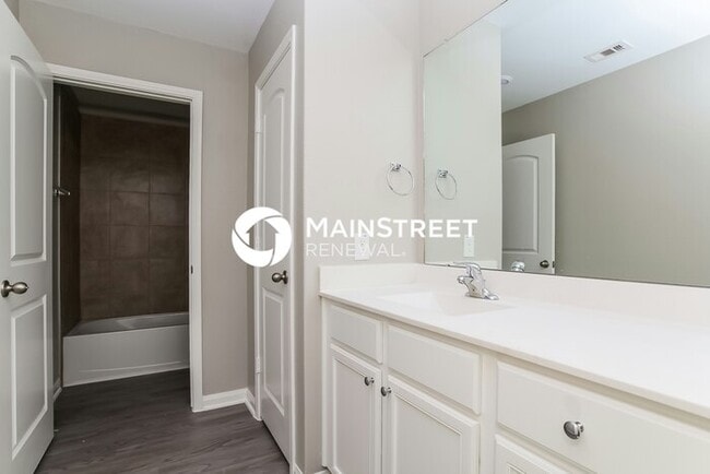 Building Photo - 5 Bedroom Pet-Friendly Home in Magnolia, TX with Main Street Renewal