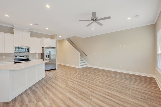 Building Photo - 212 Tee Dr