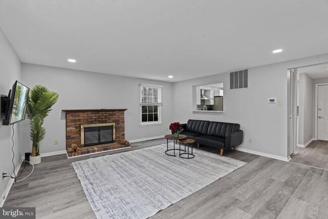 Building Photo - 70 Dorchester Cir