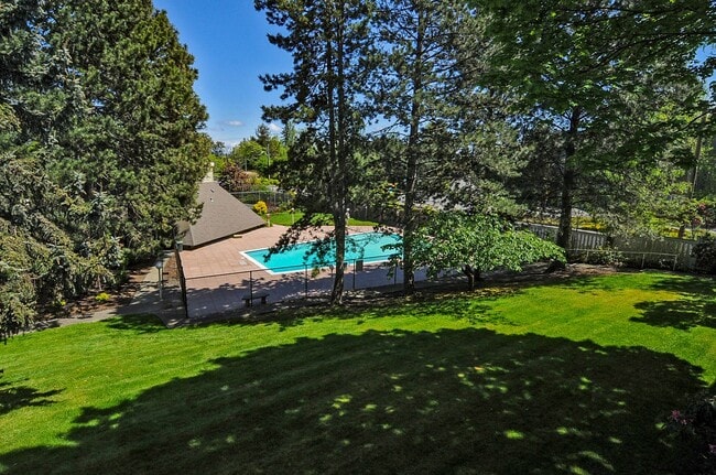Building Photo - Beautiful 2-bed, 1.75-bath condo in Seattl...
