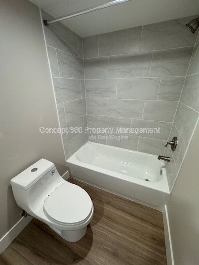 Building Photo - 1421 Obispo Ave