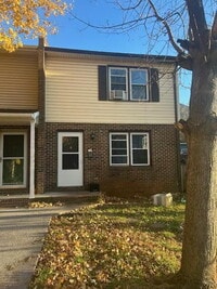 Building Photo - "Charming 2-Bed Oasis in Front Royal: Cozy...