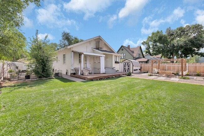 Building Photo - Elegant 1BR Basement Suite in Downtown His...
