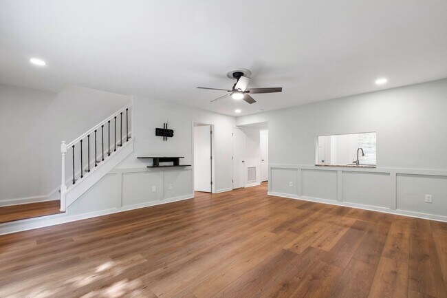 Building Photo - Rare Find: Updated and Modern End-Unit Tow...
