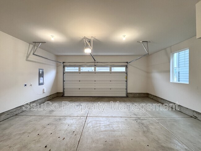 Building Photo - 8309 SE Crescent Dr