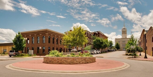 Building Photo - 1027 Chickasaw Trail