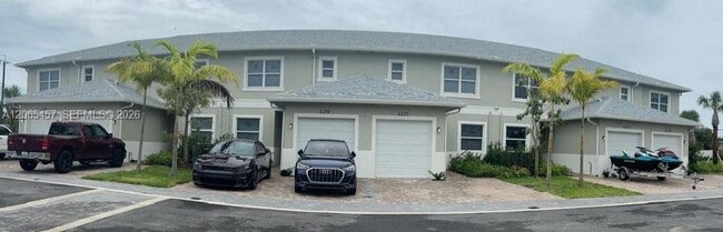 Building Photo - 4215 Gulfstream Rd