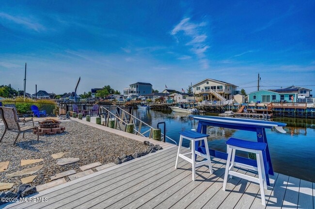 Building Photo - 28 S Los Angeles Dr