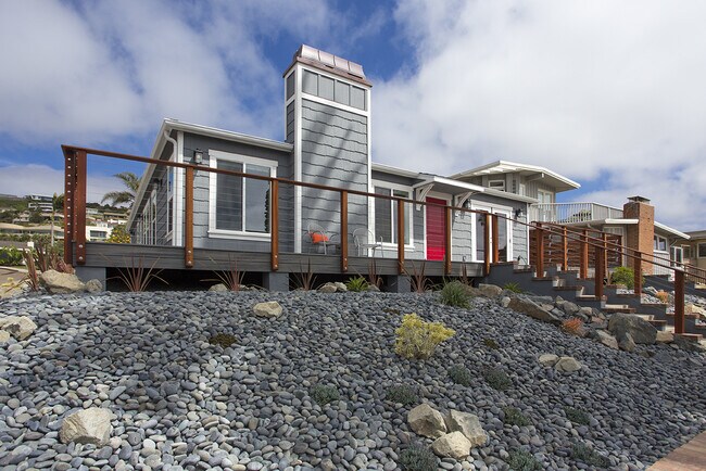 Primary Photo - Newly Remodeled 3 Bedroom House by La Joll...