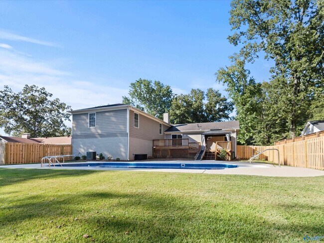 Building Photo - 826 Eldorado Ave SE