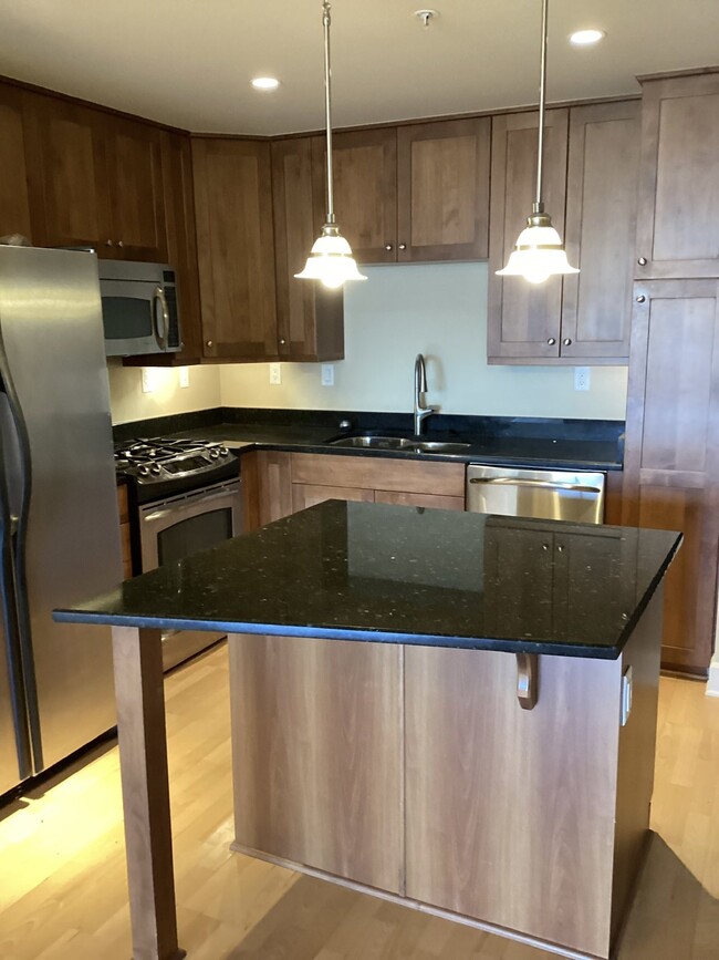 Building Photo - Modern 2 Bed, 2 Bath Condo in Littleton, C...