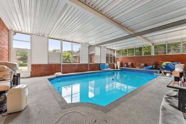 Building Photo - 4101 Lakeland Hills Dr