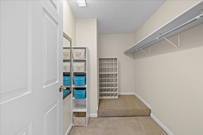 Building Photo - **Charming 2-Bedroom House with Modern Amenities in Beechview**