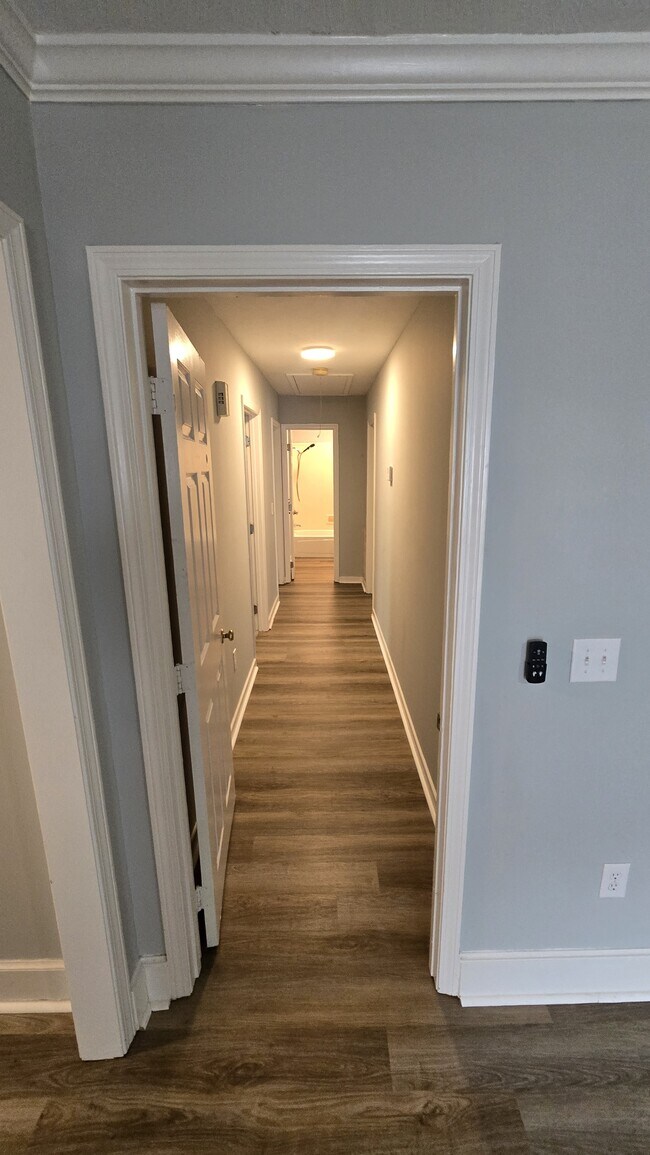 Building Photo - 405 Brentwood Dr