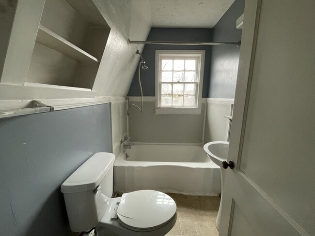 Building Photo - 268 Crescent Ln