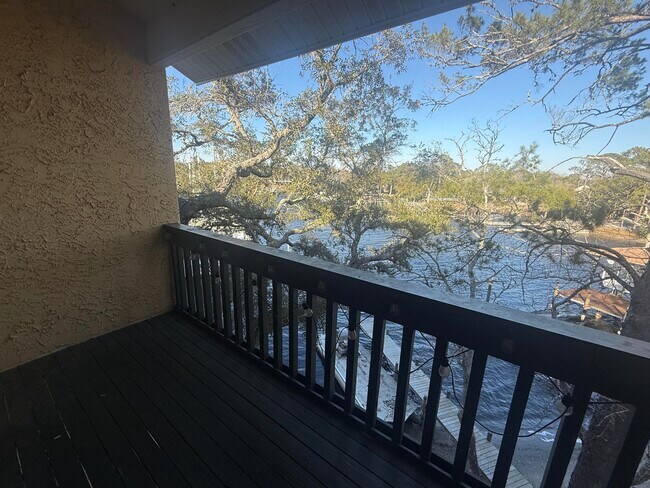 Building Photo - 300 Yacht Club Dr