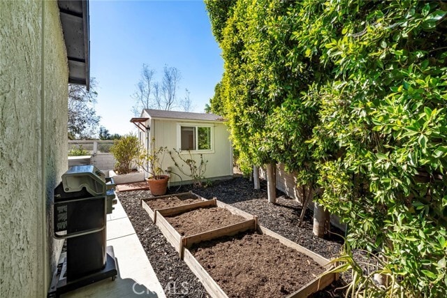 Building Photo - 23201 Vía Mirlo