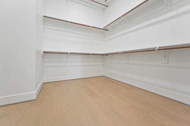 Building Photo - 3504 Bridgewater Oaks Ln