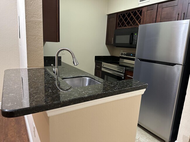 Building Photo - 2831 N Oakland Forest Dr