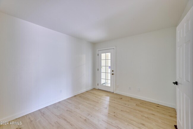 Building Photo - 5550 N 71st St