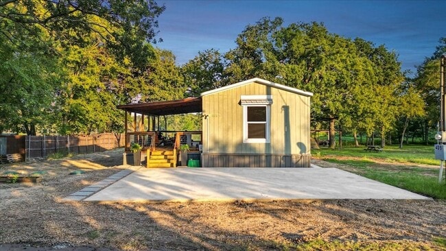 Building Photo - 409 Willow Dr