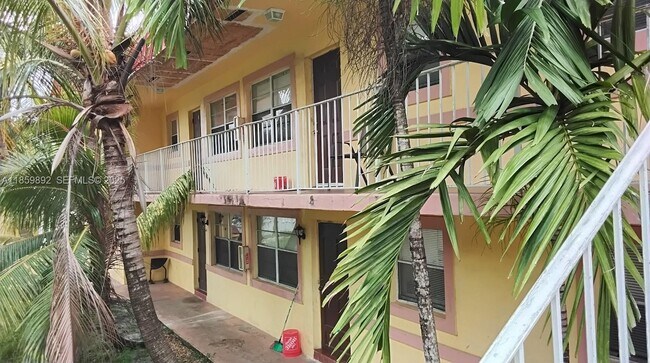 Building Photo - 1826 Cleveland St