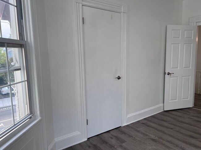 Building Photo - 618 16th St