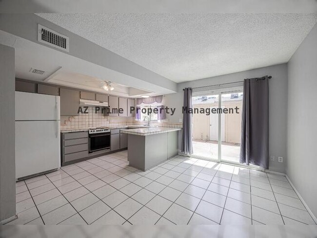 Building Photo - 15 E Carter Dr