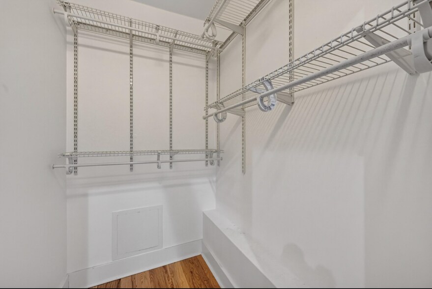 Building Photo - 5549 Columbo St