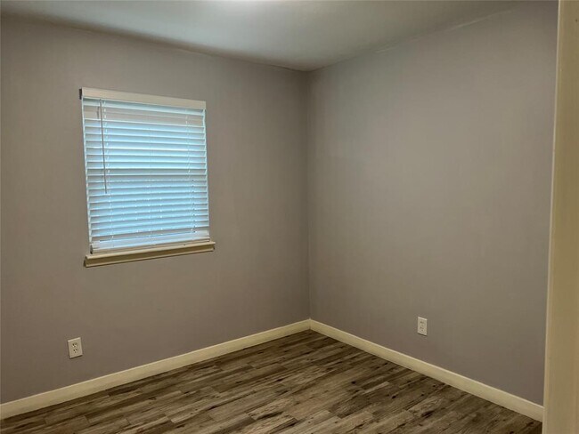 Building Photo - 5807 W 43rd St