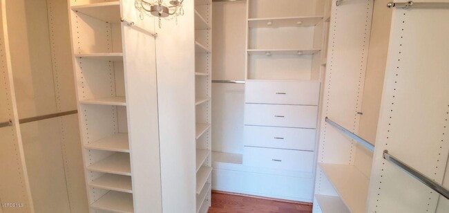 Building Photo - 5463 Avignon Ct