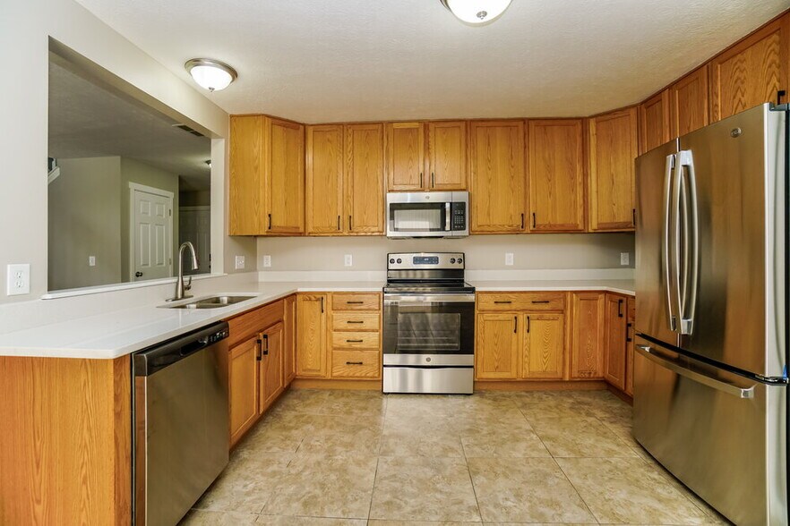 Building Photo - 6807 Willow Bloom Dr