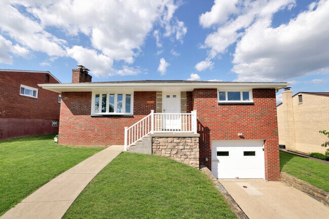 Building Photo - 1755 Elderslee Rd