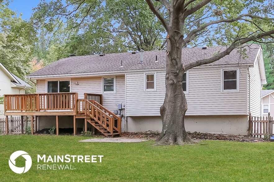 Building Photo - 1018 Amesbury Ave